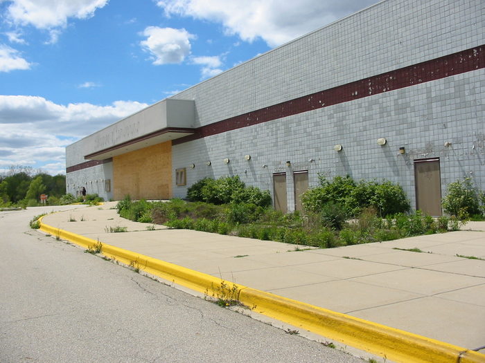 Super Cinemas - May 2002 (newer photo)